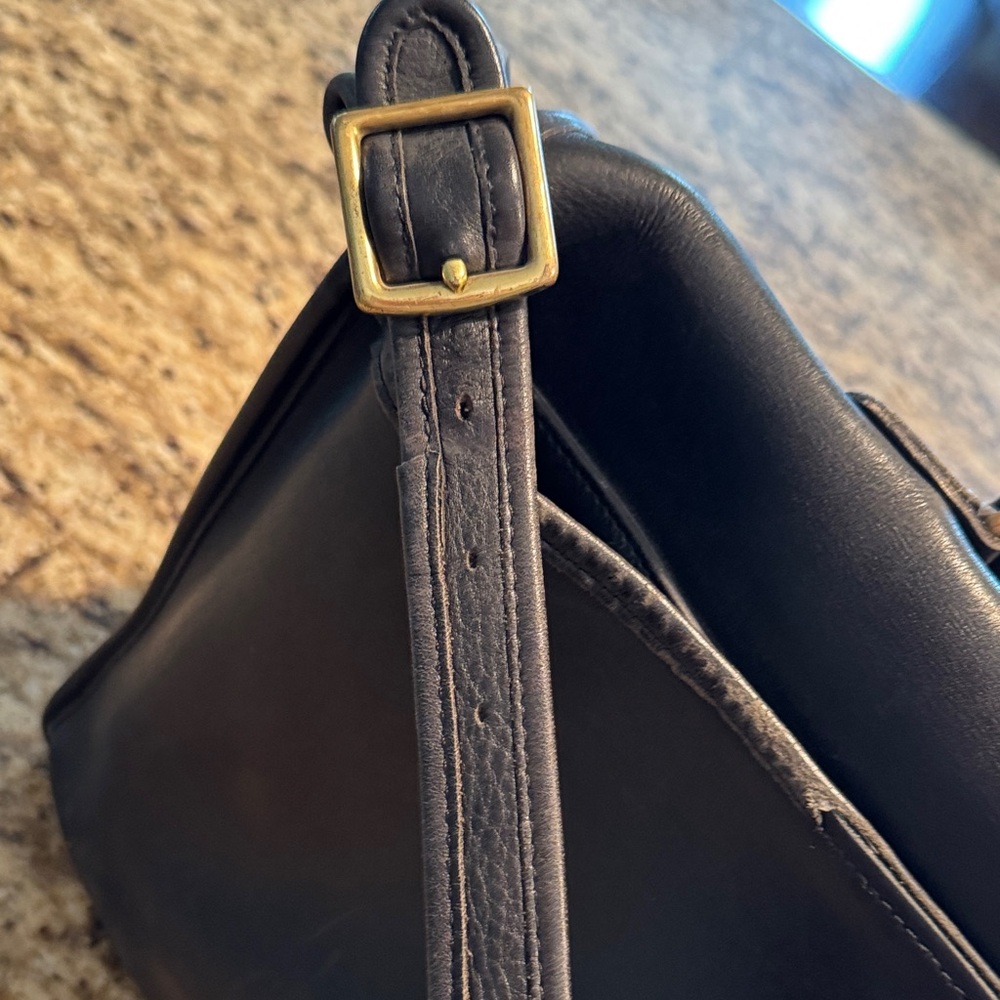 Devil wears Prada Coach Black Bag Messinger brassTurnLock #5180 not refurbished - Picture 13 of 15